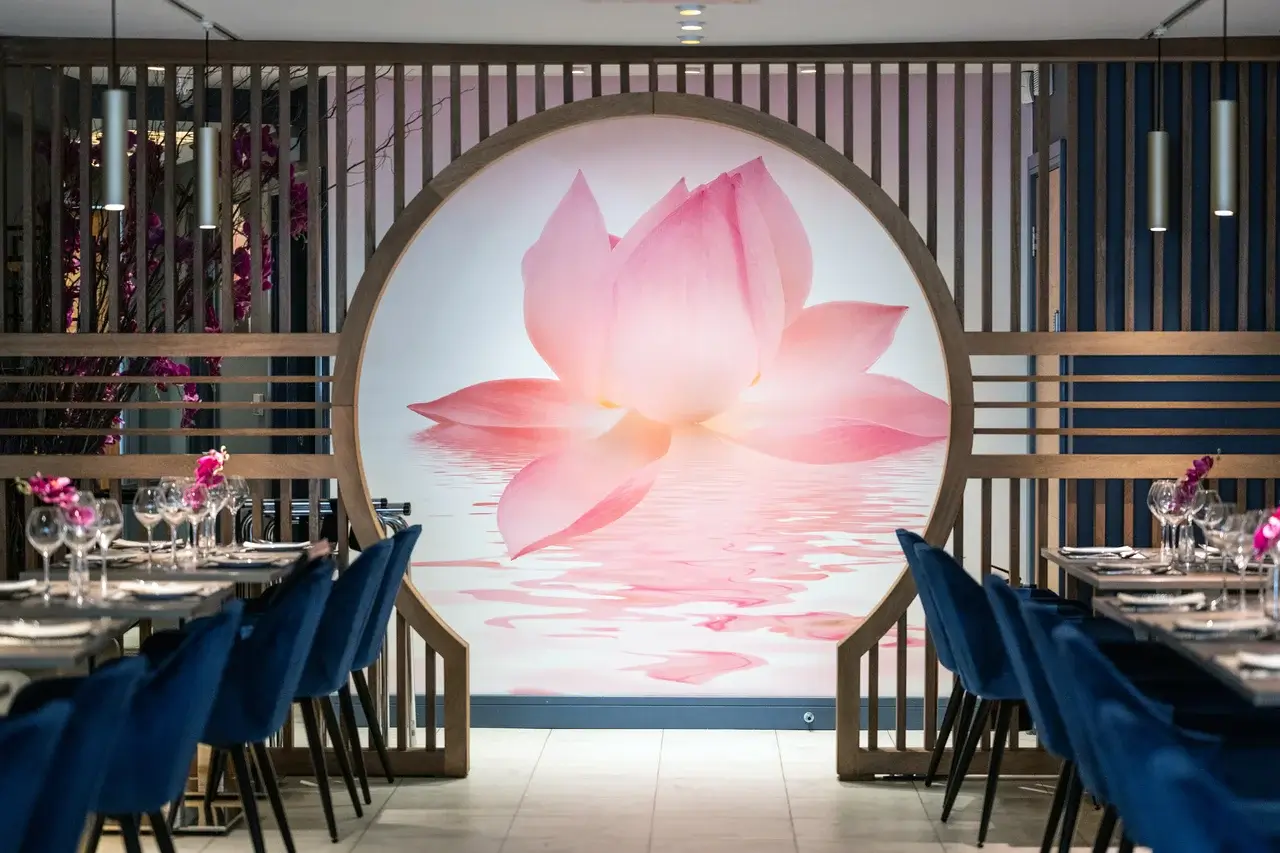 thai restaurant refurbishment in pink and navy